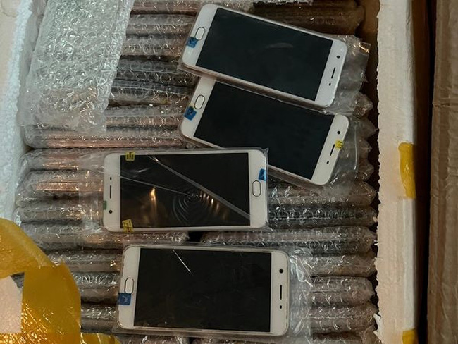 Tạm giữ hơn 5000 điện thoại di động, linh kiện - phụ kiện nghi nhập lậu