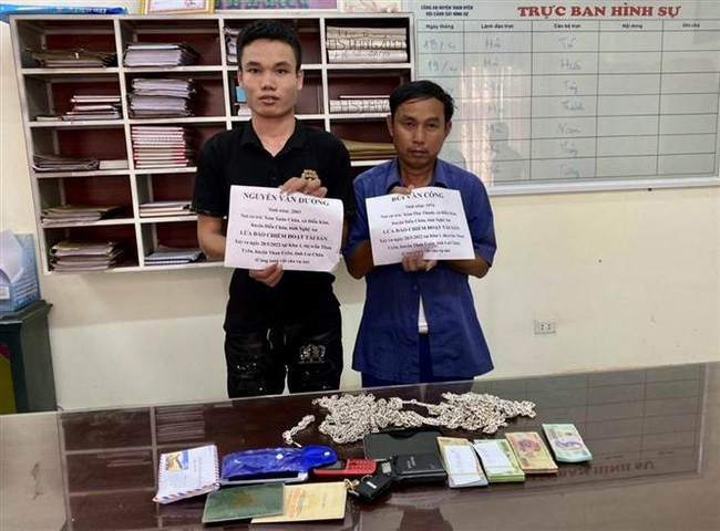 Lai Châu: Bắt hai đối tượng dùng bạc giả lừa đảo, chiếm đoạt tài sản