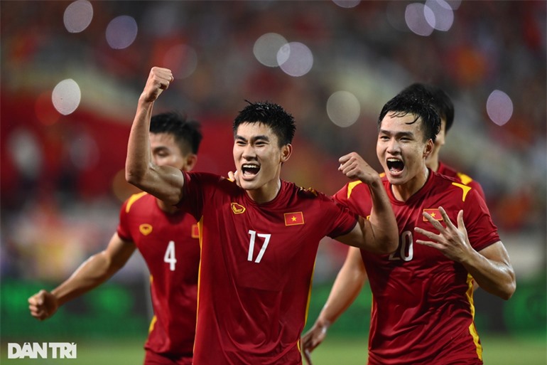 Báo Trung Quốc thừa nhận một điều về bóng đá Việt Nam - 1