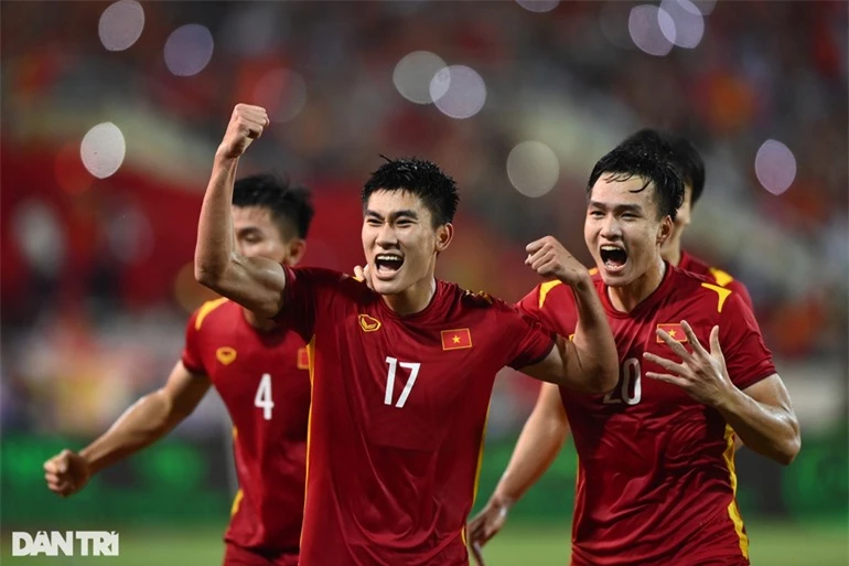 Báo Trung Quốc thừa nhận một điều về bóng đá Việt Nam - 1