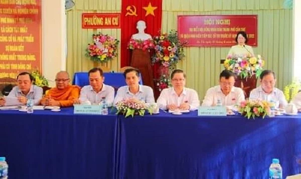 Đại biểu HĐND thành phố và quận Ninh Kiều tham gia tiếp xúc cử tri các phường tại địa bàn.