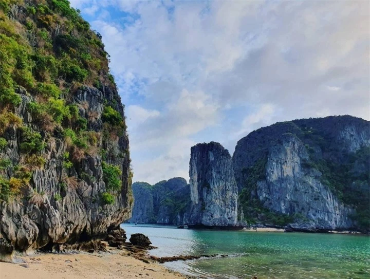 Hòn đảo độc nhất Việt Nam với 2 bãi biển đối diện cách nhau chỉ vài bước chân - 12
