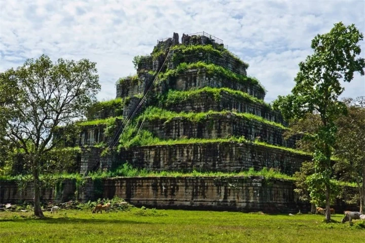  Khám phá cố đô ‘bị bỏ quên’ với kim tự tháp bí ẩn nằm ở Campuchia - 1