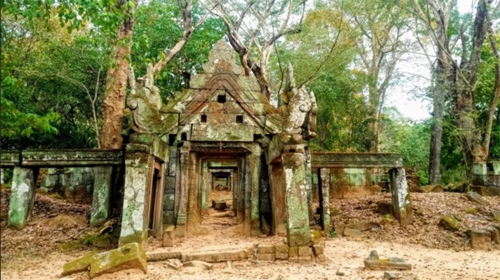 Khám phá cố đô ‘bị bỏ quên’ với kim tự tháp bí ẩn nằm ở Campuchia - 2