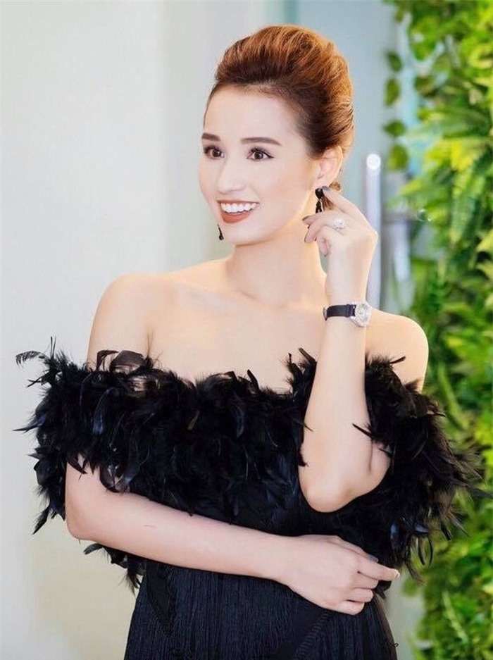 Lã Thanh Huyền - 'Vợ mới' của Việt Anh giàu cỡ nào: Bất động sản trải dài từ Bắc vào Nam, bộ kim cương 100 tỷ đồng!