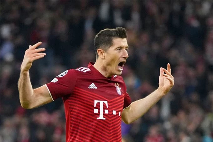 Lewandowski vừa có 7 mùa giải liên tiếp cán mốc 40 bàn