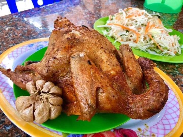 Món gà ướp gia vị lạ ở An Giang, khách phải chờ cả tiếng mới được thưởng thức - 6