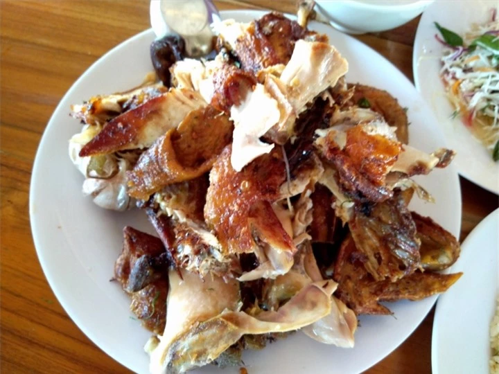 Món gà ướp gia vị lạ ở An Giang, khách phải chờ cả tiếng mới được thưởng thức - 8