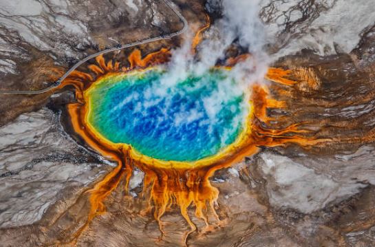 Chiêm ngưỡng hồ nước nóng vô thực như trong phim viễn tưởng, có màu sắc rực rỡ độc nhất thế giới