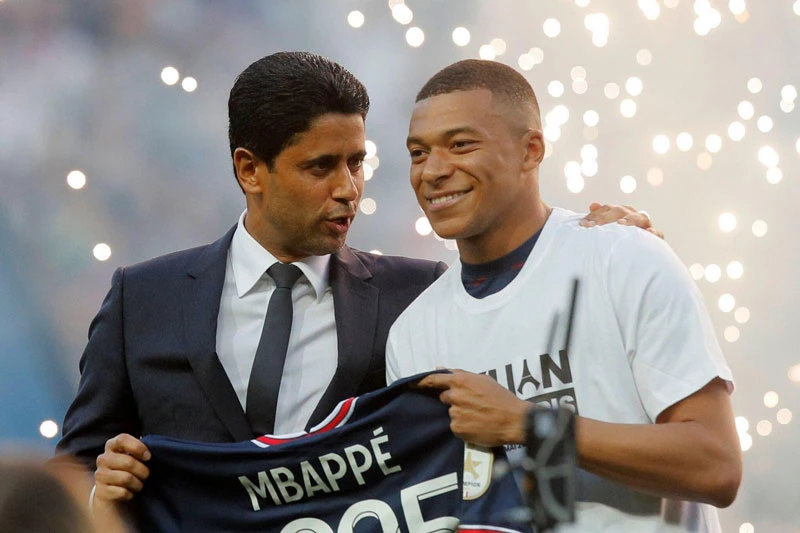 Kylian Mbappe (phải).