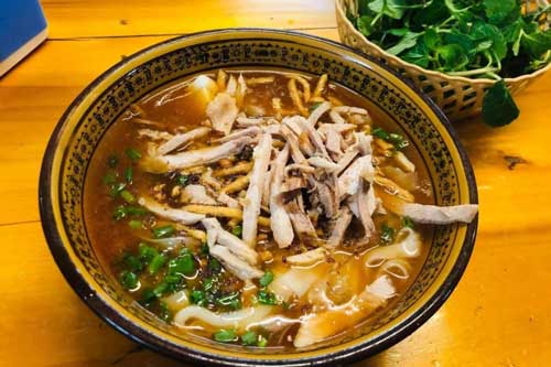 Không phải phở bò hay phở gà, Sa Pa níu chân du khách bằng phở cốn sủi có 1-0-2