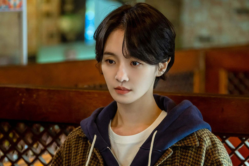 Nhờ mẹ của bạn trai lấy đồ hộ, vừa nhìn tên gói đồ bác liền mắng mỏ tôi là "gái mất nết"