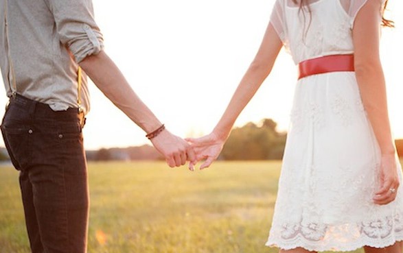 Dính vào 'bùa yêu' của nữ kế toán, sếp già 'đứt gánh' giữa đường