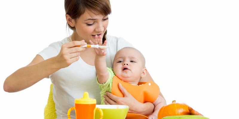 4 điều cần chú ý khi chăm sóc trẻ trong mùa hè