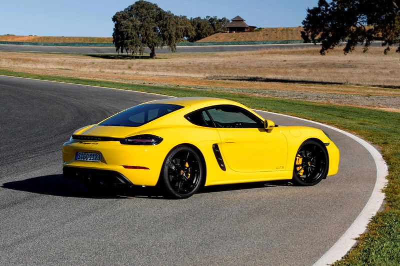 9. Porsche Cayman 2022.