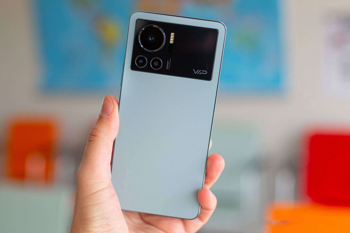 Trên tay smartphone RAM 8 GB, sạc 120W, màn hình 120Hz, giá rẻ bất ngờ