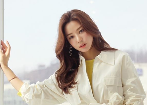 Ngày thời tiết chuyển mùa ẩm ướt mặc gì cho đẹp?