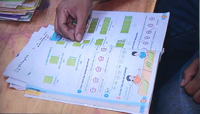 Phụ huynh nghèo mong được trợ giá sách giáo khoa