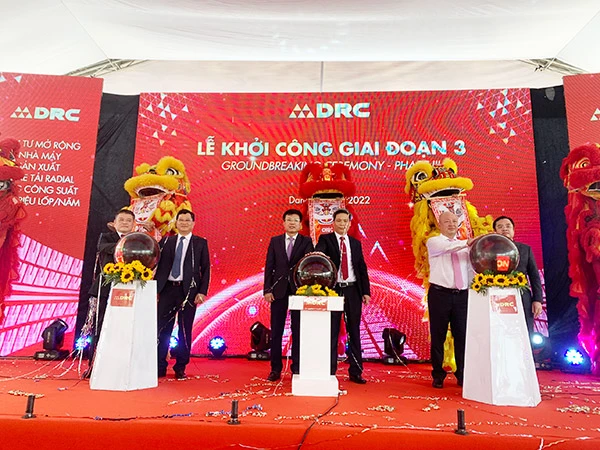 Thực hiện nghi thức khởi công dự án dự án đầu tư mở rộng nhà máy sản xuất lốp xe tải Radial của DRC sáng 10/6