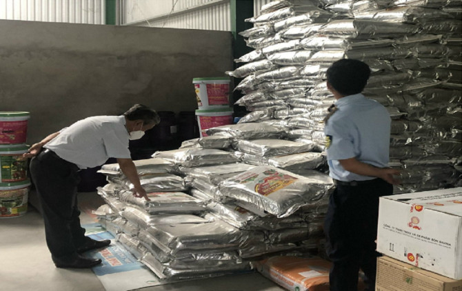 Tiền Giang: Buôn bán phân bón giả, 2 cá nhân bị phạt hơn 130 triệu đồng