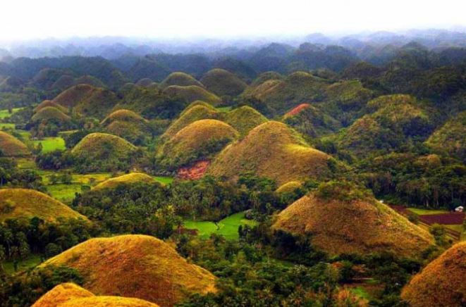 Truyền thuyết ít ai biết về người khổng lồ trên ngọn đồi chocolate nổi tiếng