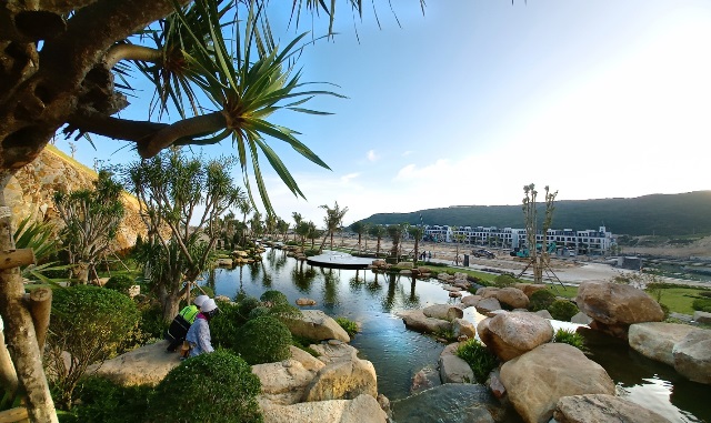 Khám phá hồ cá koi dài nhất Việt Nam