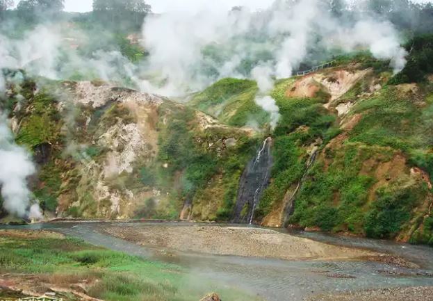 Mê mẩn ngắm những ngọn đồi phun "khói trắng" đẹp như tiên cảnh ở xứ bạch dương, kỳ ảo ngỡ chỉ có trong cổ tích