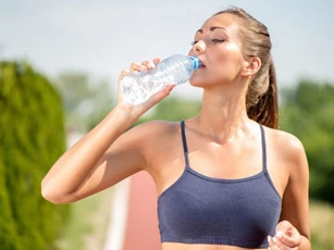 Những người tuyệt đối không nên uống nhiều nước