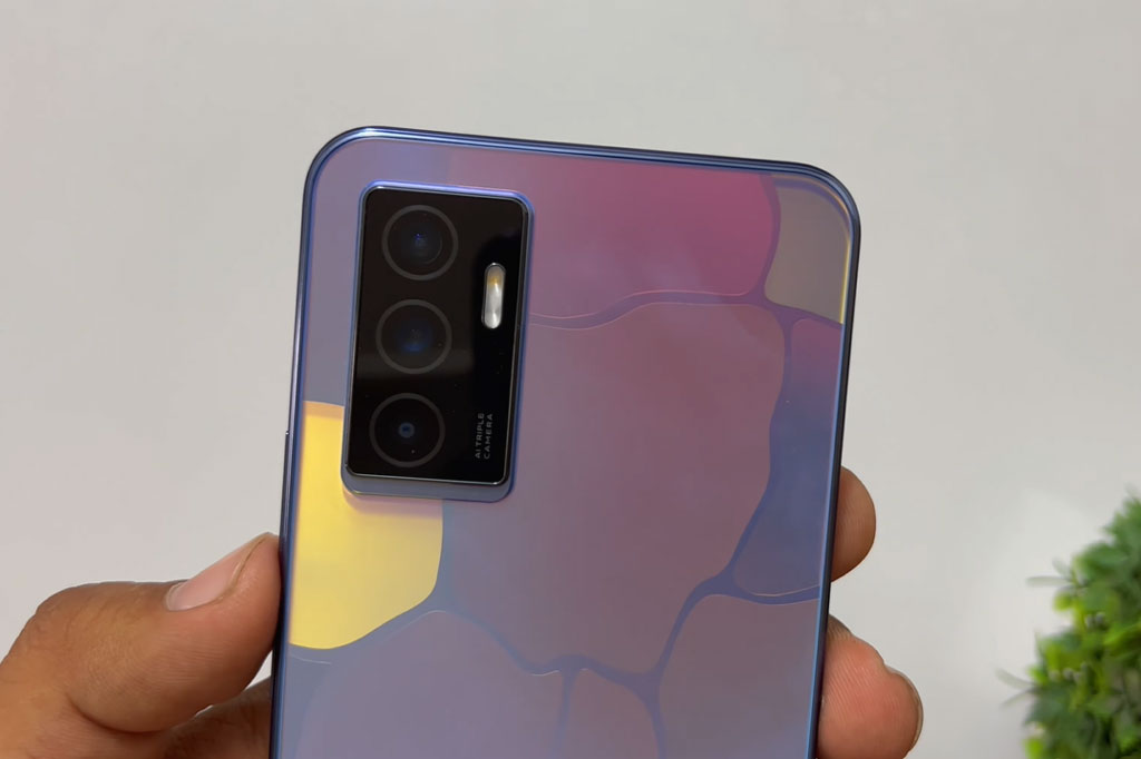 Trên tay smartphone RAM 8 GB, sạc 44W, giá hơn 6 triệu đồng