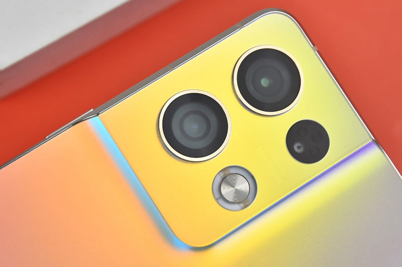 Smartphone chip Snapdragon 7 Gen 1, RAM 12 GB, sạc 80W, màn hình 120 Hz, giá 10,41 triệu