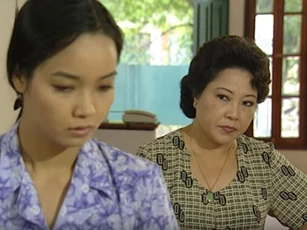 Quên điện thoại quay về nhà lấy vô tình biết được chuyện kinh hoàng từ mẹ chồng