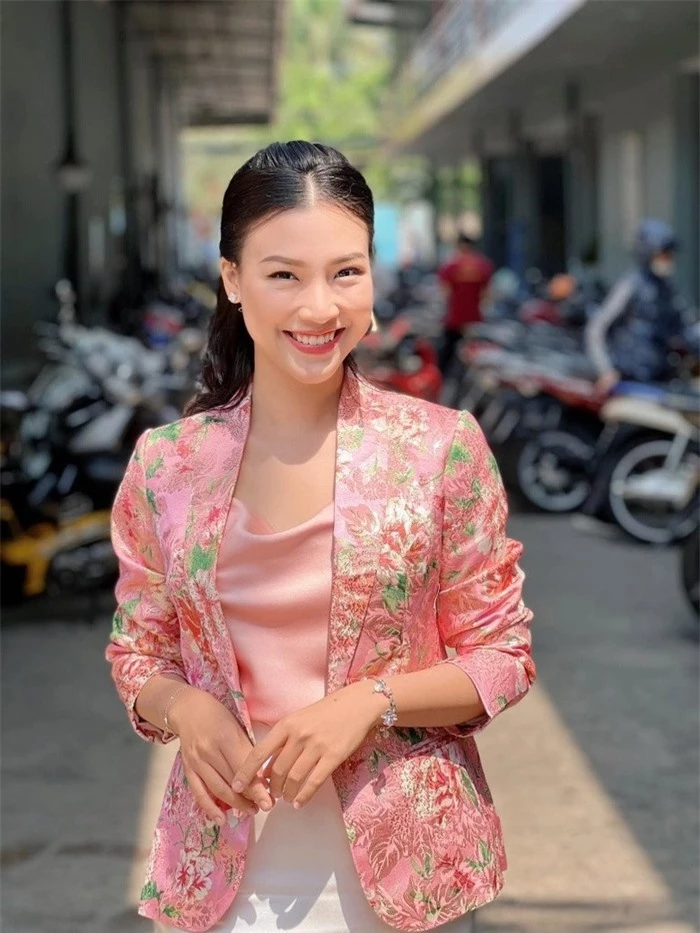 Hội mẹ đơn thân 'sắc nước hương trời' của Vbiz: Người U40 vẫn trẻ trung như gái 18, người mạnh mẽ hơn sau đổ vỡ