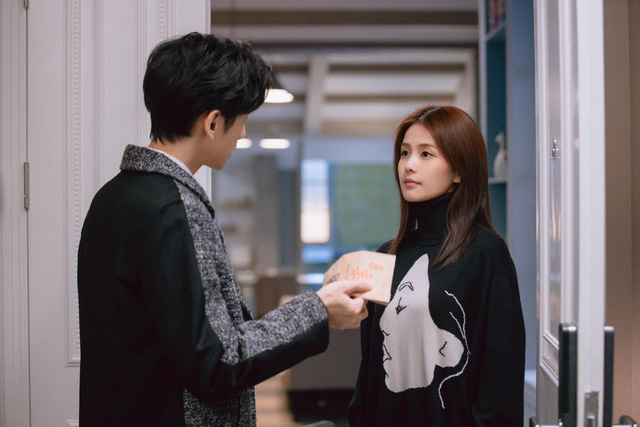 Bạn gái sang nhà thăm tôi ốm, vừa bước ra ban công cô ấy liền nổi giận vì bắt được bộ đồ lót nữ lạ lùng