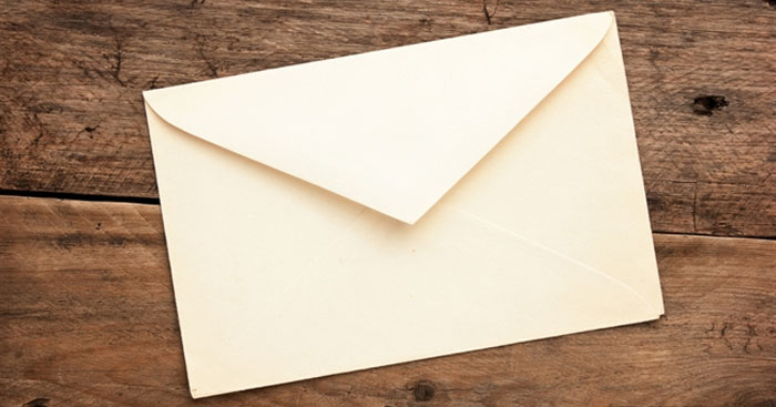 Sau đêm tân hôn, cô dâu bóc phong bì rồi ngao ngán khi nhận được mảnh giấy kỳ lạ nhắc đến chồng mình, đọc kỹ dòng chữ bên trong chú rể "giận tím mặt"