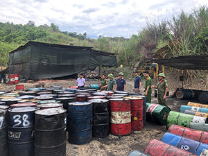 Nghệ An: Bắt chủ cơ sở tái chế dầu nhớt trái phép