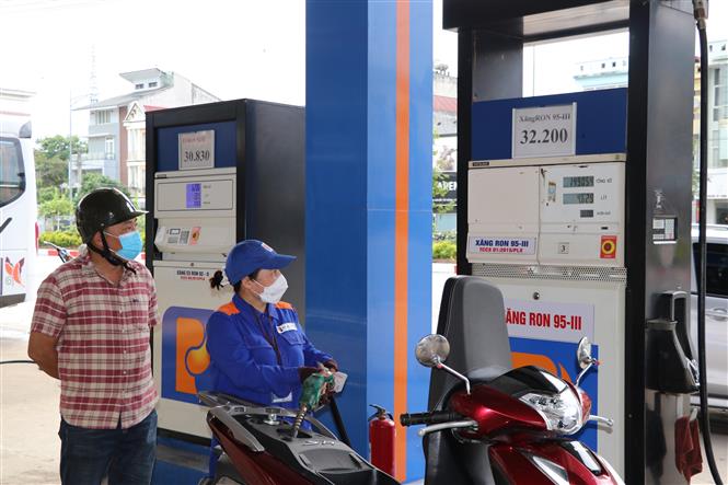 Xem xét bỏ quỹ bình ổn giá xăng dầu