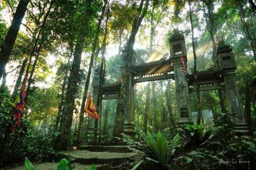 Núi Tổ Ba Vì và bí ẩn đền thờ Thánh Tản Viên