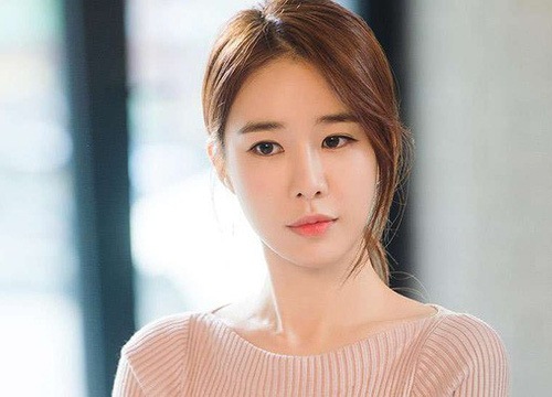 Thấy mẹ chồng lén lút đưa cho con gái cuốn sổ đỏ, tôi can ngăn thì bà nói một câu khiến hai vợ chồng tôi chao đảo