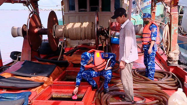 Buôn lậu xăng dầu trên biển: Nhiều đối tượng sẵn sàng tấn công lực lượng chức năng