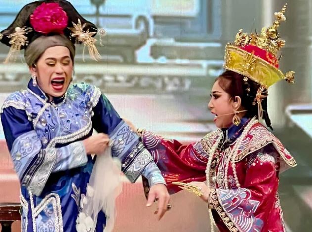 Hoài Linh bật khóc khi diễn cải lương