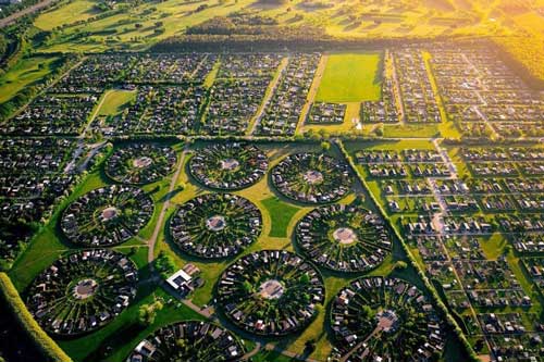 Thành phố độc đáo nơi các căn nhà được xếp thành vòng tròn hệt như chiếc pizza