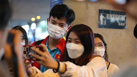 Phan Tuấn Tài thành tâm điểm trong ngày về của U23 Việt Nam