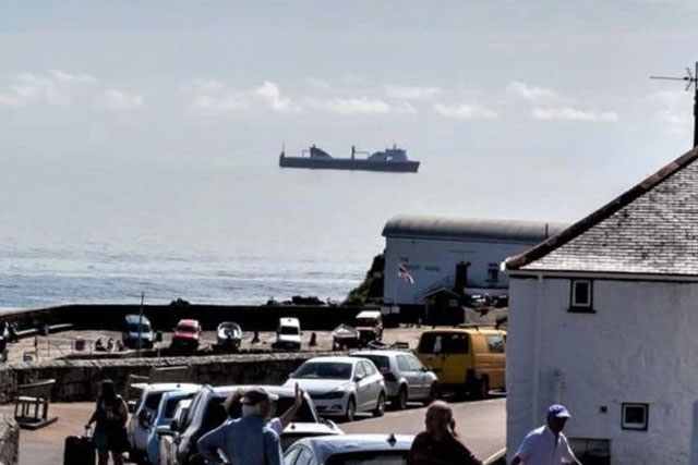 Gi&#x1EA3;i m&#xE3; hi&#x1EC7;n t&#x1B0;&#x1EE3;ng &#x2018;t&#xE0;u ma&#x2019; b&#xED; &#x1EA9;n l&#x1A1; l&#x1EED;ng tr&#xEA;n m&#x1EB7;t bi&#x1EC3;n: L&#x1EDD;i nguy&#x1EC1;n &#x111;&#xE1;ng s&#x1EE3; c&#x1EE7;a bi&#x1EC3;n c&#x1EA3;?