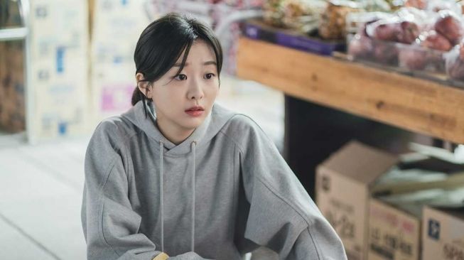 Dậy từ 5h sáng, tôi lọ mọ xuống bếp nấu ăn liền bị mẹ chồng "quạt" cho trận toát mồ hôi