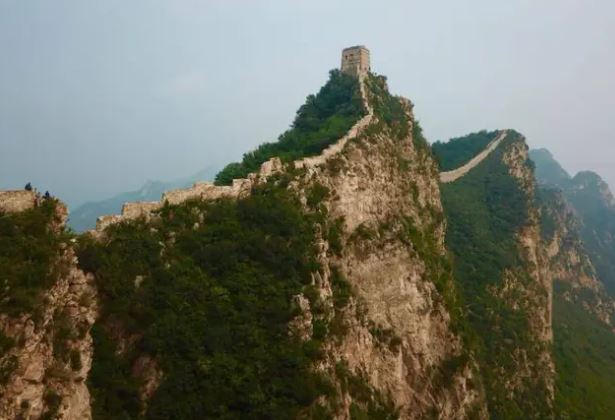 Đoạn Trường Thành nguy hiểm nhất Trung Quốc: Hai bên vực thẳm sâu hút, không có tường ngăn, được ví là rồng nằm cheo leo trên vách đá