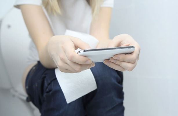 6 thói quen xấu khi đi vệ sinh khiến cơ thể ốm yếu, bệnh ‘đeo bám’: Chuyên gia phân tích