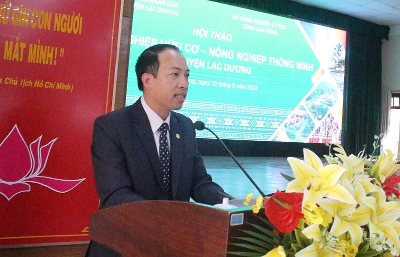 Ông Sử Thanh Hoài, Chủ tịch UBND huyện Lạc Dương phát biểu tại Hội thảo.