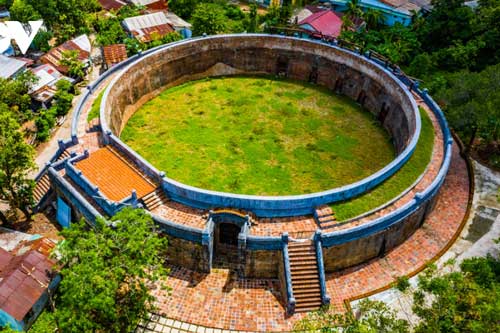 Năm hổ ngắm đấu trường Hổ Quyền ở Huế