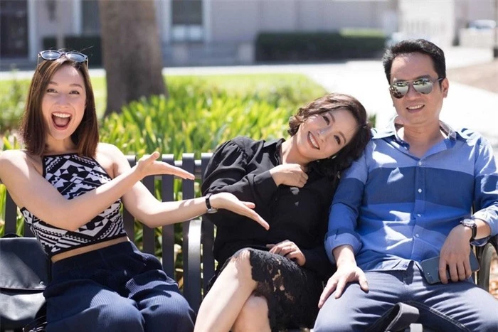 Mỹ Linh, Đàm Thu Trang và những sao Việt dành hết tình yêu thương cho con riêng của chồng