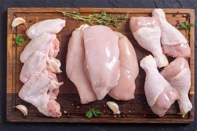 Vì sao nhiều người chỉ ăn thịt gà trắng, có phải thịt gà nâu không tốt? 1
